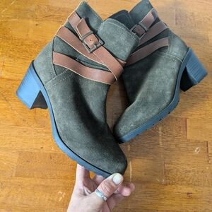 Skechers Olive Green Leather Block Heel Ankle Booties